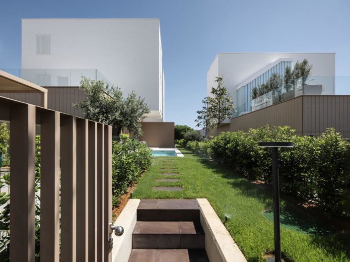 Image No.20-4 Bed Property for sale