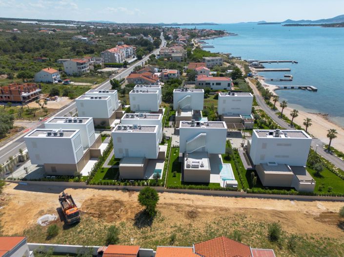 Image No.3-4 Bed Property for sale