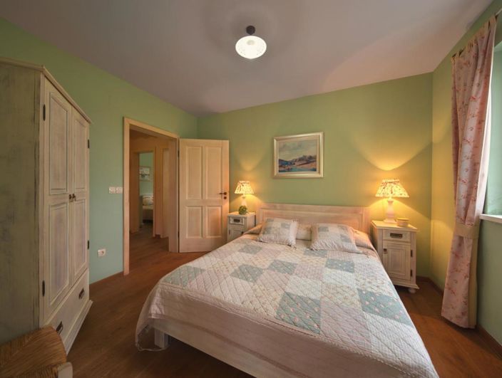 Image No.17-14 Bed Property for sale