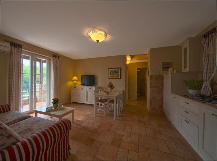 Image No.23-14 Bed Property for sale