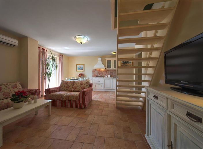 Image No.8-14 Bed Property for sale