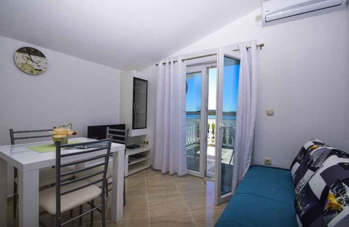 Image No.11-7 Bed Property for sale