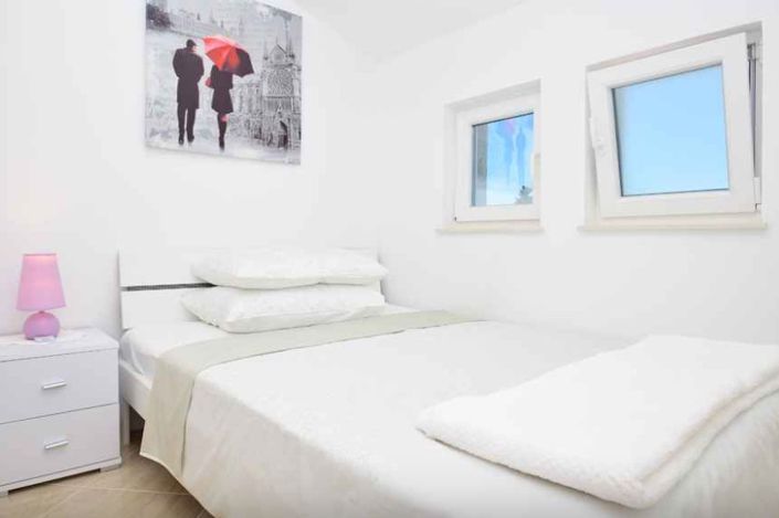 Image No.14-7 Bed Property for sale