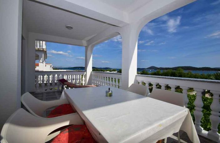 Image No.23-7 Bed Property for sale