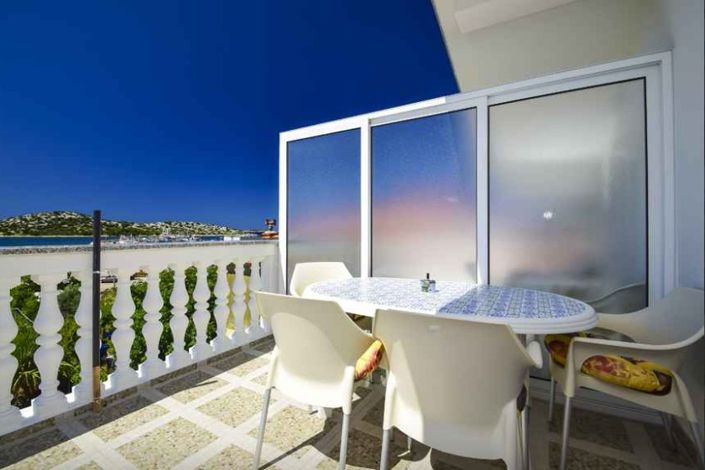 Image No.9-7 Bed Property for sale