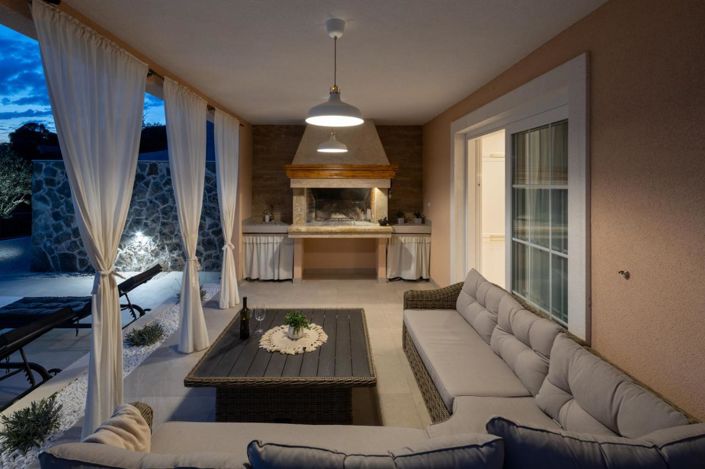 Image No.14-4 Bed Property for sale