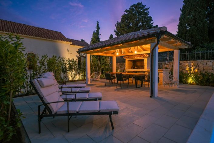 Image No.12-3 Bed Property for sale