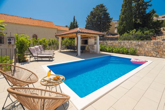 Image No.3-3 Bed Property for sale