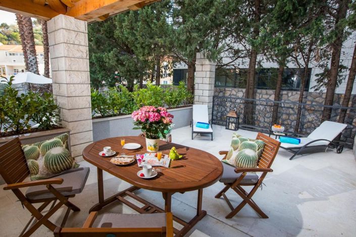 Image No.12-12 Bed Property for sale