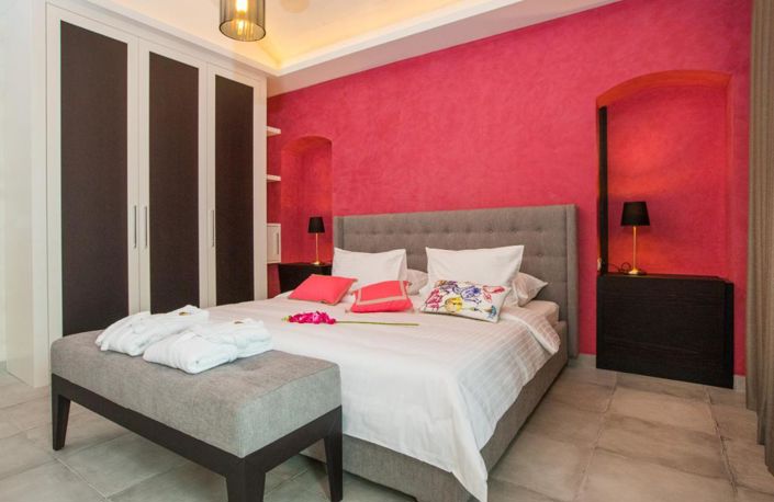 Image No.15-12 Bed Property for sale