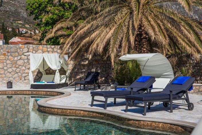 Image No.3-12 Bed Property for sale