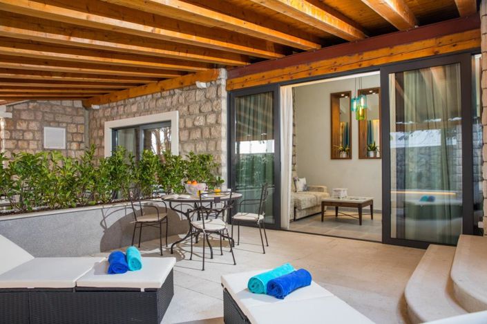 Image No.6-12 Bed Property for sale