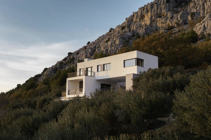 Image No.11-4 Bed Property for sale