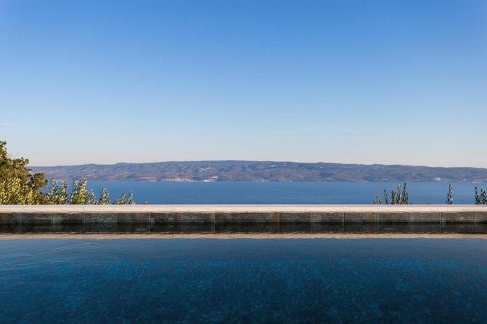 Image No.2-4 Bed Property for sale