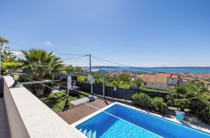 Image No.1-4 Bed Property for sale