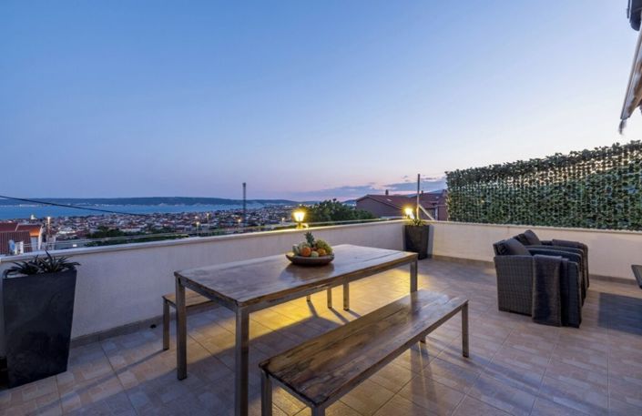 Image No.11-4 Bed Property for sale