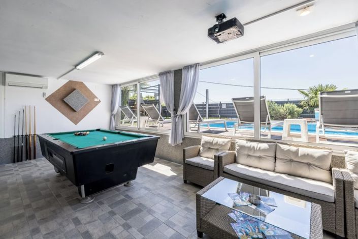 Image No.15-4 Bed Property for sale