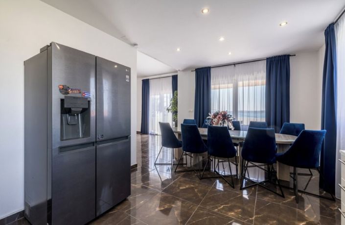 Image No.19-4 Bed Property for sale