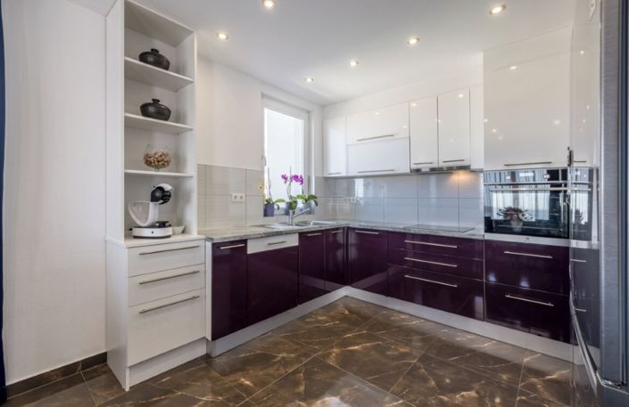 Image No.20-4 Bed Property for sale