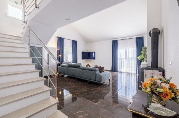 Image No.24-4 Bed Property for sale