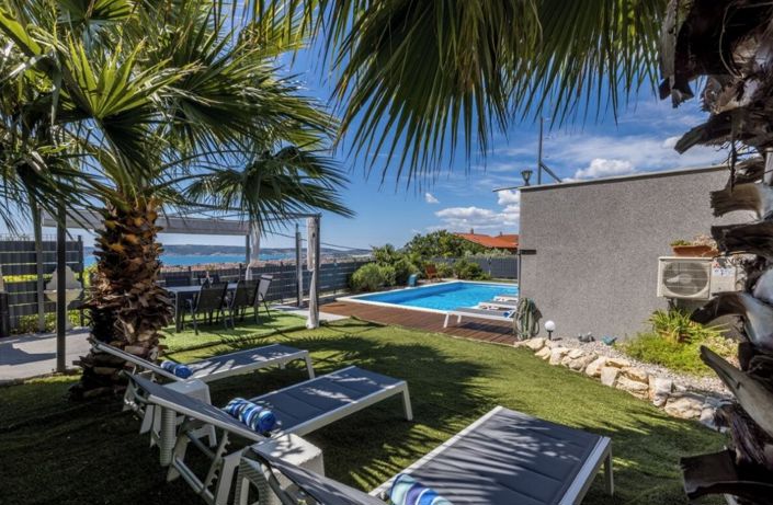 Image No.6-4 Bed Property for sale