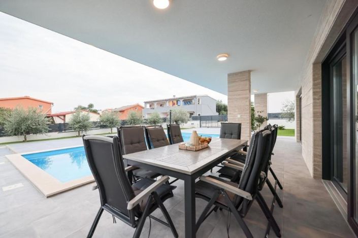 Image No.14-5 Bed Property for sale