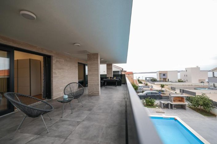 Image No.17-5 Bed Property for sale