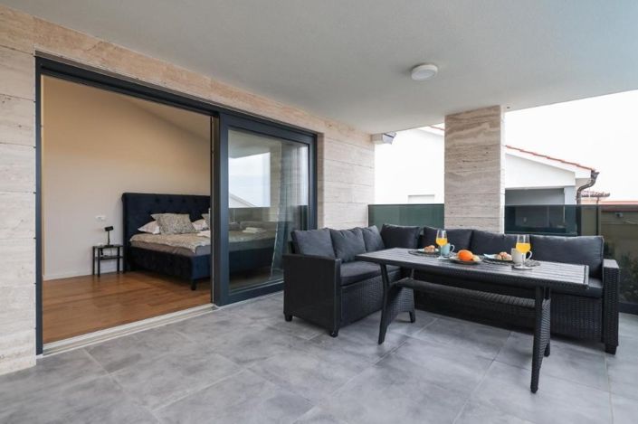 Image No.18-5 Bed Property for sale