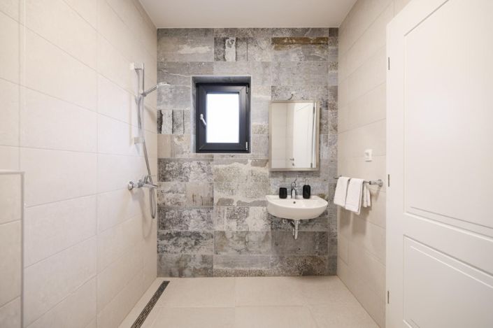 Image No.7-5 Bed Property for sale