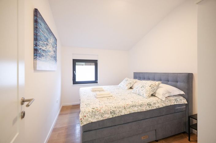 Image No.8-5 Bed Property for sale