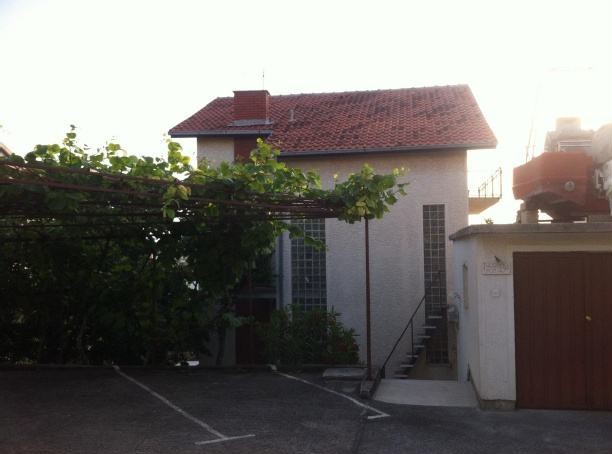 Image No.12-9 Bed Property for sale