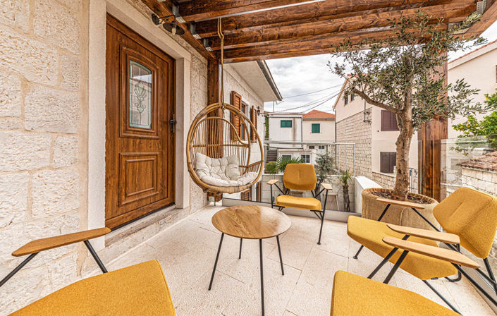 Image No.10-3 Bed Property for sale