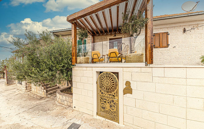 Image No.3-3 Bed Property for sale