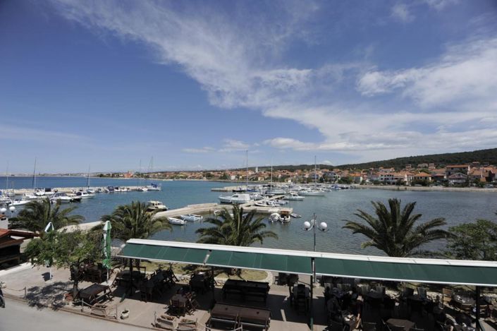 Image No.1-6 Bed Property for sale
