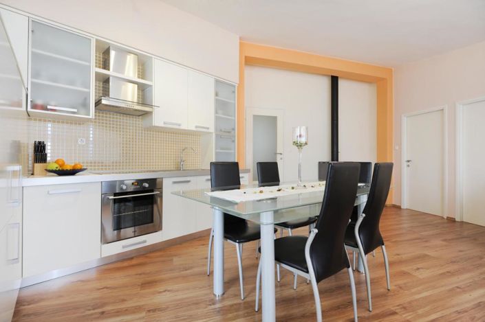 Image No.14-6 Bed Property for sale