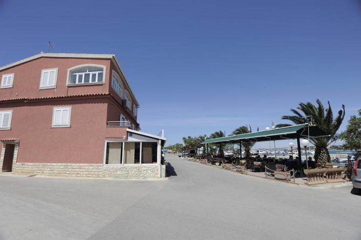 Image No.16-6 Bed Property for sale