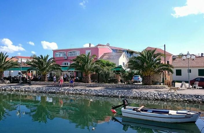 Image No.2-6 Bed Property for sale