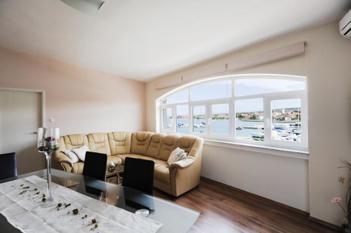 Image No.6-6 Bed Property for sale