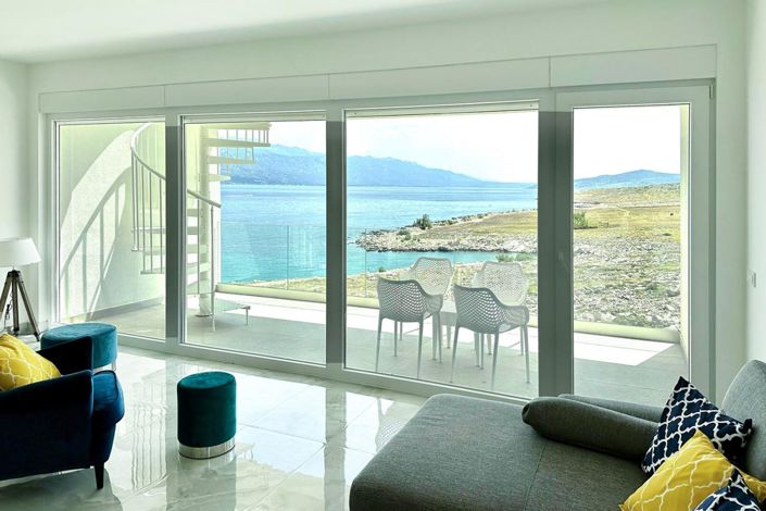 Image No.10-25 Bed Property for sale