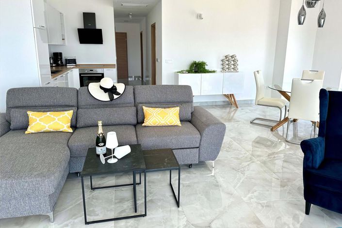 Image No.12-25 Bed Property for sale