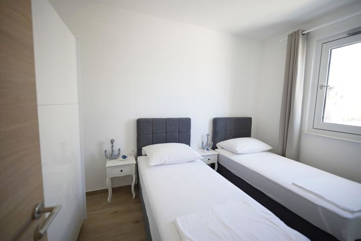 Image No.20-25 Bed Property for sale