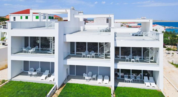 Image No.8-25 Bed Property for sale