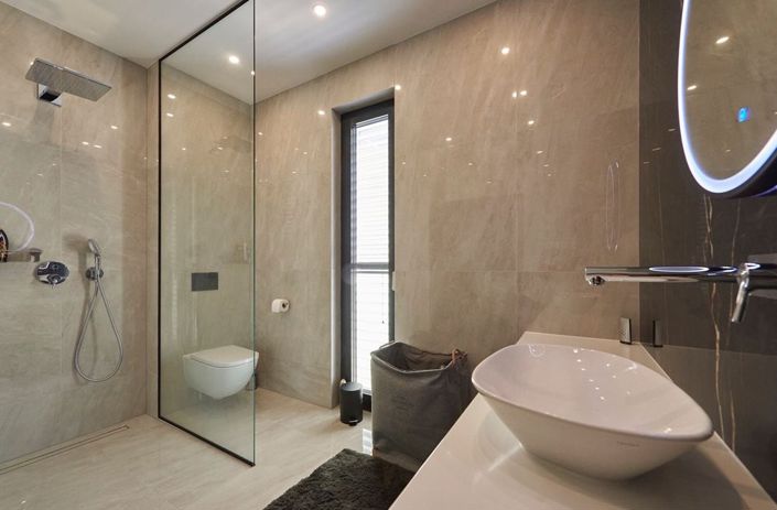 Image No.12-4 Bed Property for sale