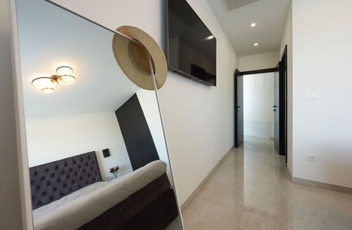 Image No.14-4 Bed Property for sale