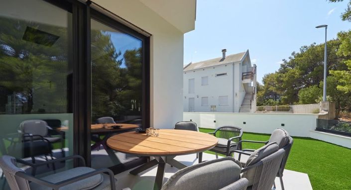 Image No.17-4 Bed Property for sale