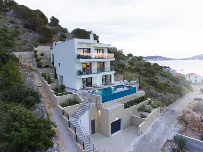 Image No.1-4 Bed Property for sale