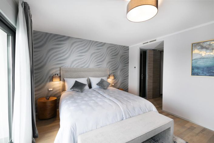 Image No.17-4 Bed Property for sale