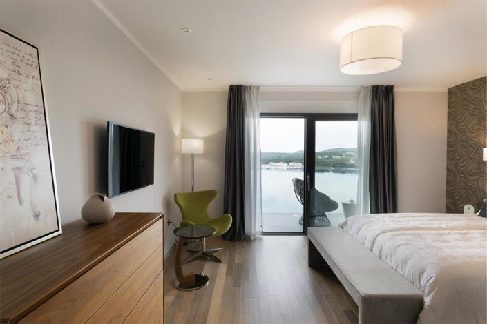 Image No.19-4 Bed Property for sale