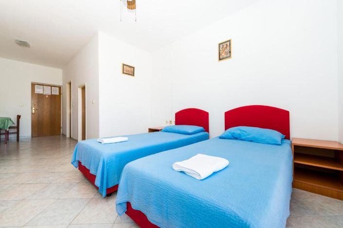 Image No.15-12 Bed Property for sale