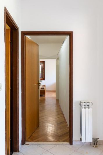 Image No.2-12 Bed Property for sale